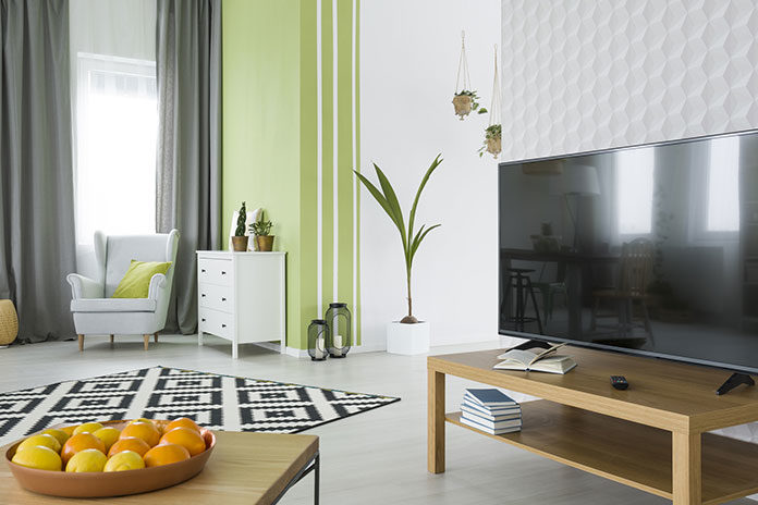 Tapeta czy farba – co lepiej sprawdzi się przy remoncie mieszkania?