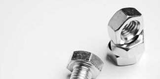 Ile koszt montażu korytek kablowych?