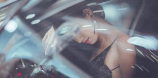 Ile kamizelek ma być w samochodzie?