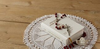 Jak się nazywa msza kończąca adwent?