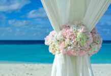 Jak zawiesić zasłony bez karnisza?