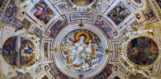 Jak prowadzić kable po suficie?