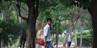 Jak wybrać wannę do małej łazienki?