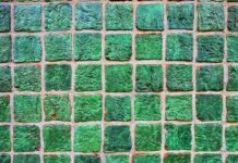 Jak tanio zrobić łazienkę bez płytek?