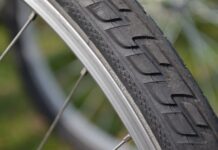 Jak załatać dętkę bez latki? Jak załatać dętkę bez latki?