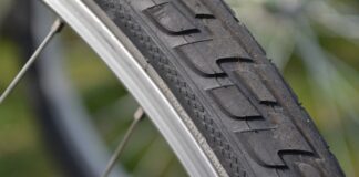 Jak załatać dętkę bez latki?