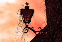 Jak dopasować kinkiet do lustra?