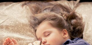 Czy można spać na samym stelażu?