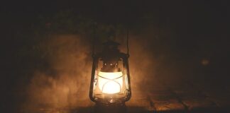 Jak podłączyć lampę 4 przewody?