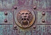 Czy każda klamka pasuje do każdych drzwi? Czy każda klamka pasuje do każdych drzwi?